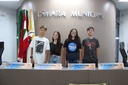 1ª Sessão da Câmara Mirim é marcada por entrega de material escolar e votação da Mesa Diretora 1ª Sessão da Câmara Mirim é marcada por entrega de material escolar e votação da Mesa Diretora