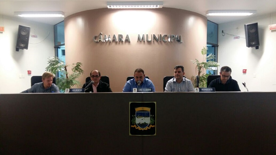 Vereador Luiz Claudio Carvalho de Souza (PMDB) assume interinamente a presidência da mesa diretora da Câmara de Vereadores de Imbituba.